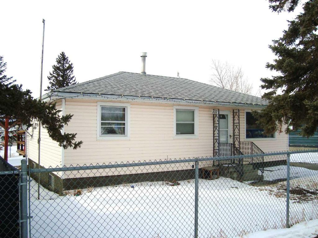 Photo of 107 2nd Avenue N, Torrington, AB T0M 2B0 (MLS # A2292253)