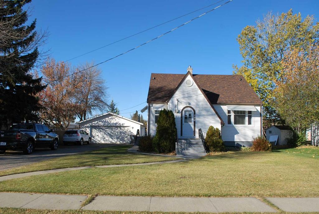 Photo of 246 N 100 E, Raymond, AB T0K 2S0 (MLS # A2265761)