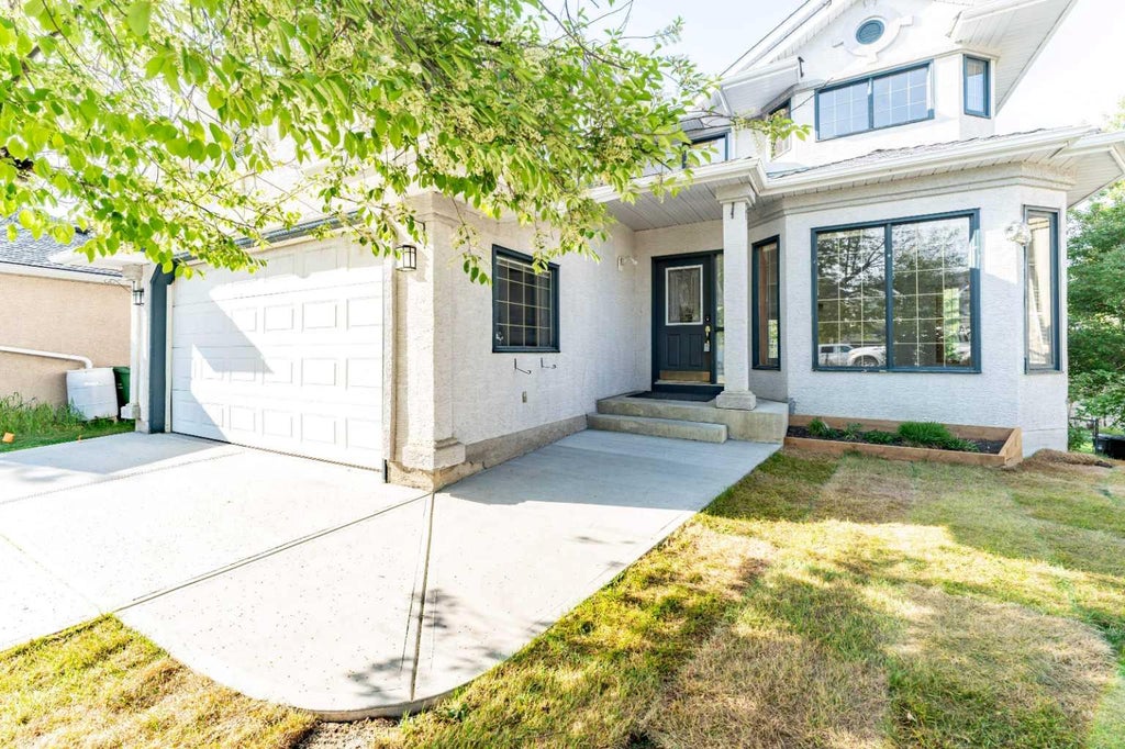 Photo of 117 Evergreen Place SW, Calgary, AB T2Y 3K7 (MLS # A2341404)