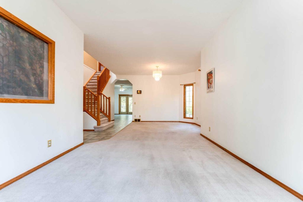 Photo of 117 Evergreen Place SW, Calgary, AB T2Y 3K7 (MLS # A2341404)