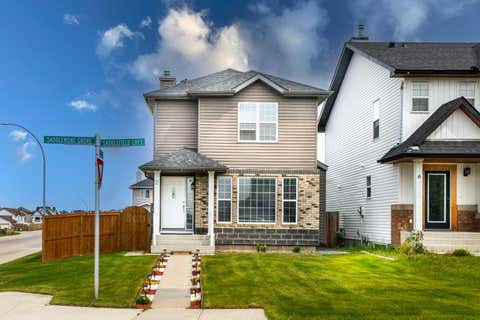 Photo of 2 Saddlefield Crescent NE, Calgary, AB T3J 4Z6 (MLS # A2338198)