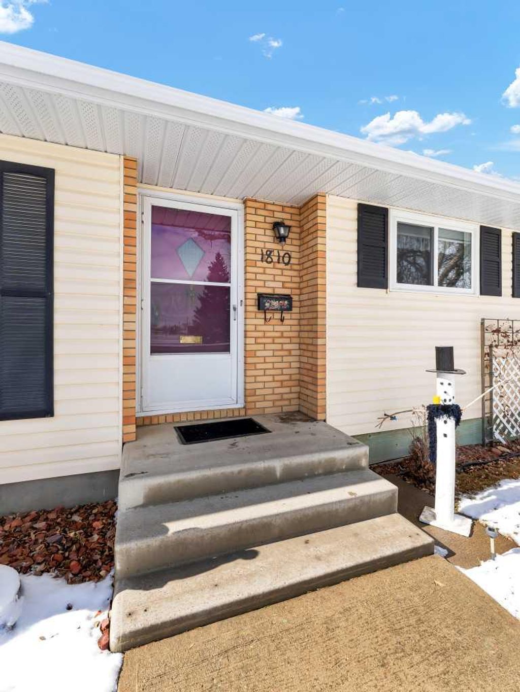 Photo of 1810 21 Avenue SE, Medicine Hat, AB T1A 3Y3 (MLS # A2292379)