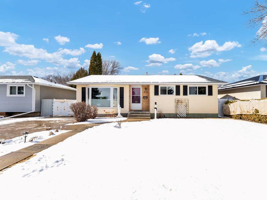 Photo of 1810 21 Avenue SE, Medicine Hat, AB T1A 3Y3 (MLS # A2292379)