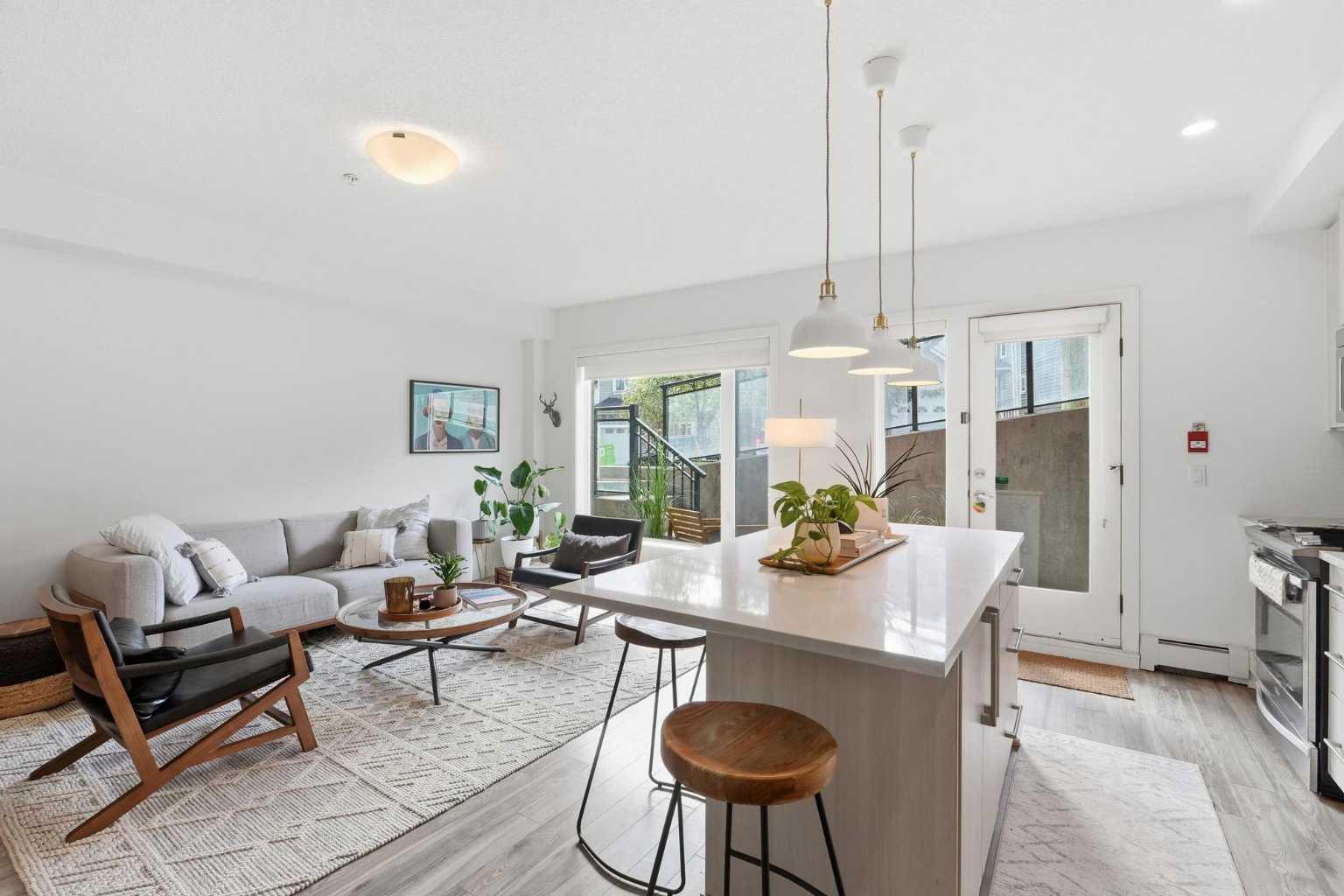 89 34 Avenue SW -