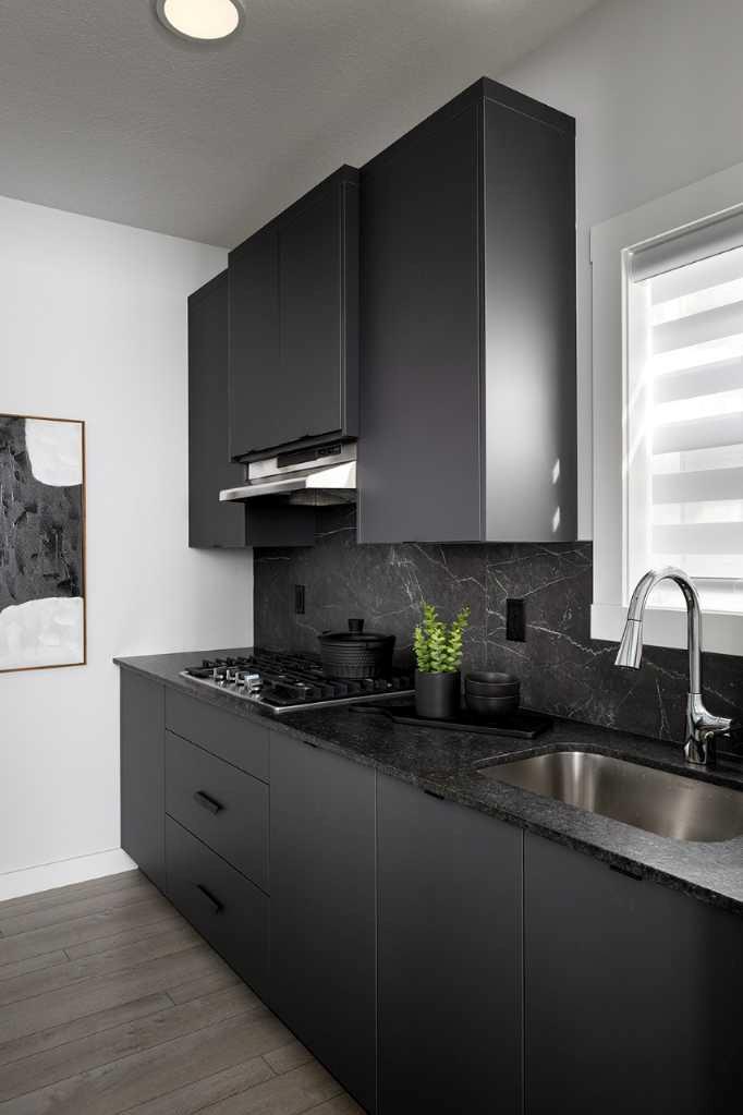 259 Corner Glen Gardens NE