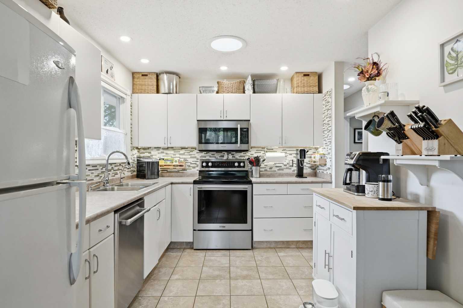 108 Doverglen Crescent SE