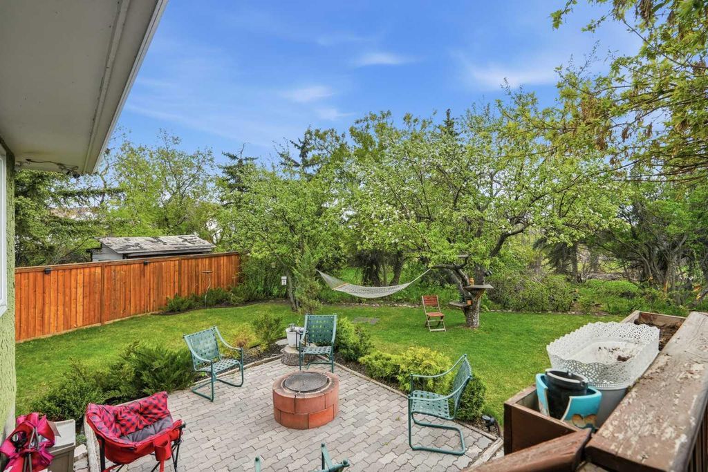 Photo of 108 Doverglen Crescent SE, Calgary, AB T2B 2P6 (MLS # A2311559)