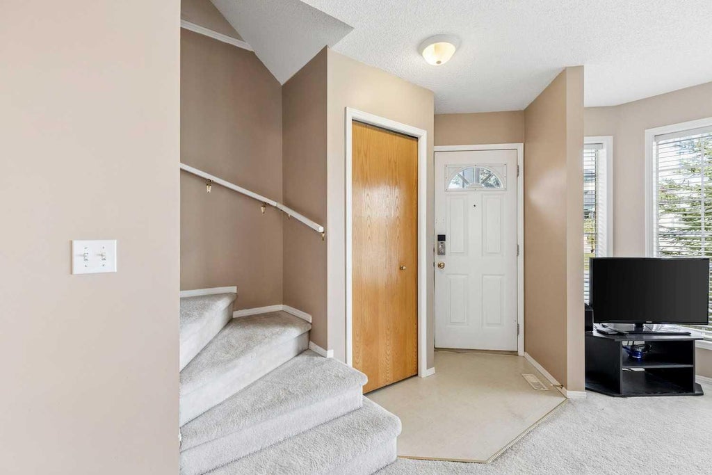 Photo of 172 Harvest Gold Heights NE, Calgary, AB T3K 4H2 (MLS # A2351176)