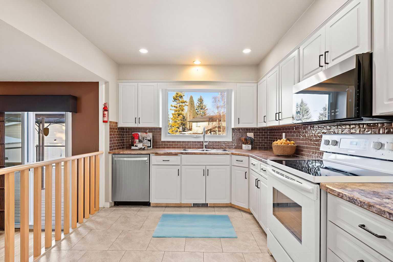 123 Parkside Place SE