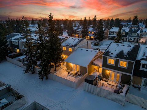 338 Georgian Villas NE Calgary AB T2A 7E2