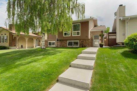 96 Templehill Drive NE Calgary AB T1Y 4C3