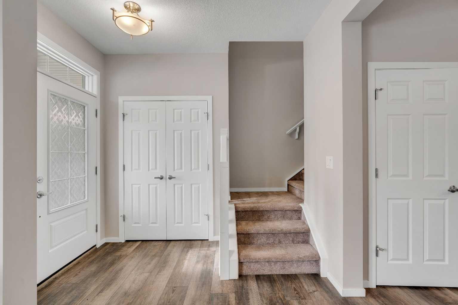 129 Yorkville Manor SW