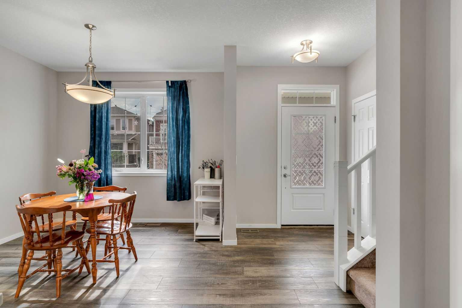 129 Yorkville Manor SW