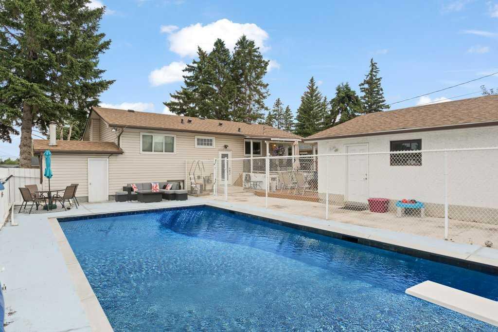 235 Allan Crescent SE