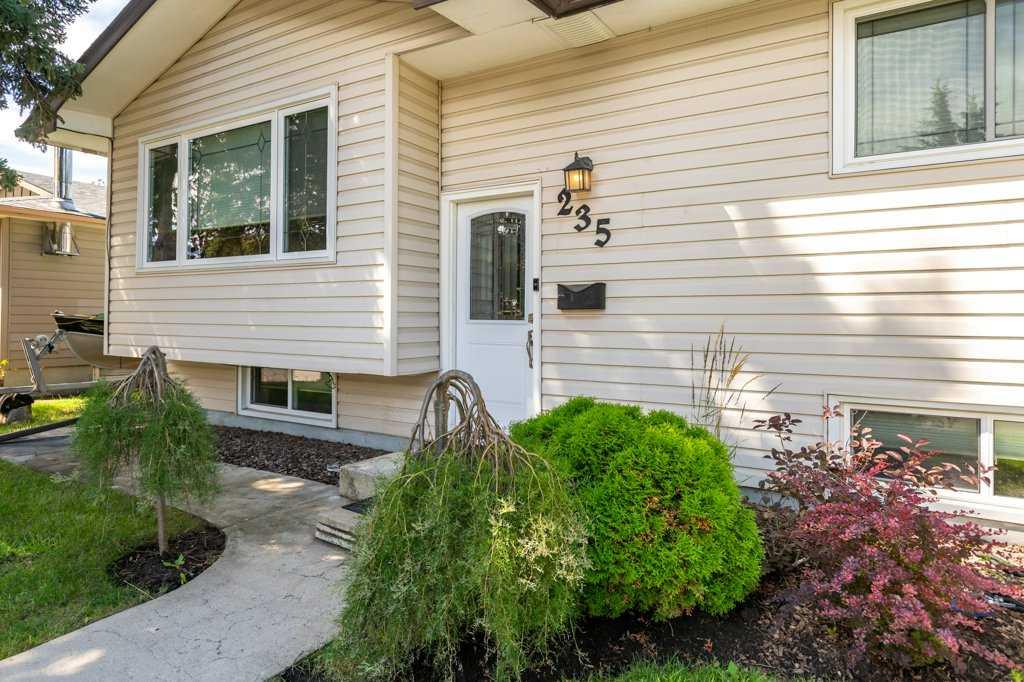 235 Allan Crescent SE