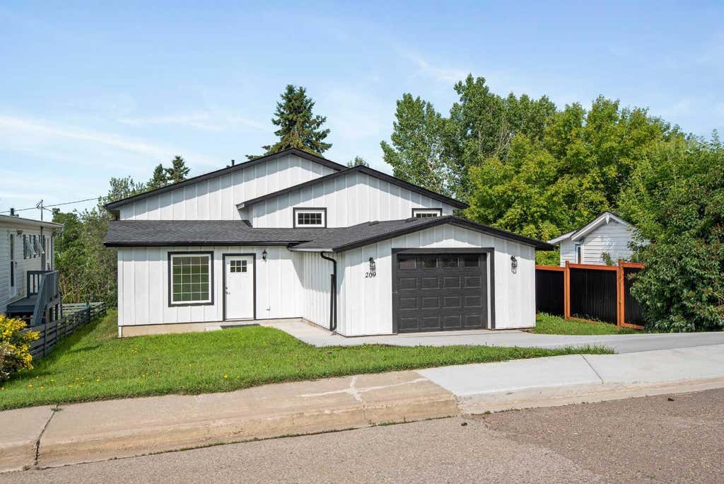 Photo of 209 First Avenue S, Torrington, AB T0M 2B0 (MLS # A2328604)