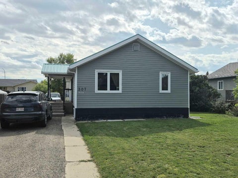 Photo of 307 3 Avenue, Vauxhall, AB T0K 2K0 (MLS # A2344573)