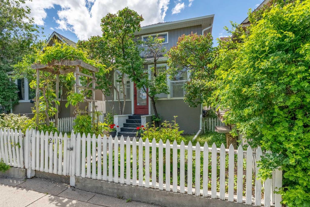 Photo of 213 7A Street NE, Calgary, AB T2E 4E7 (MLS # A2318019)