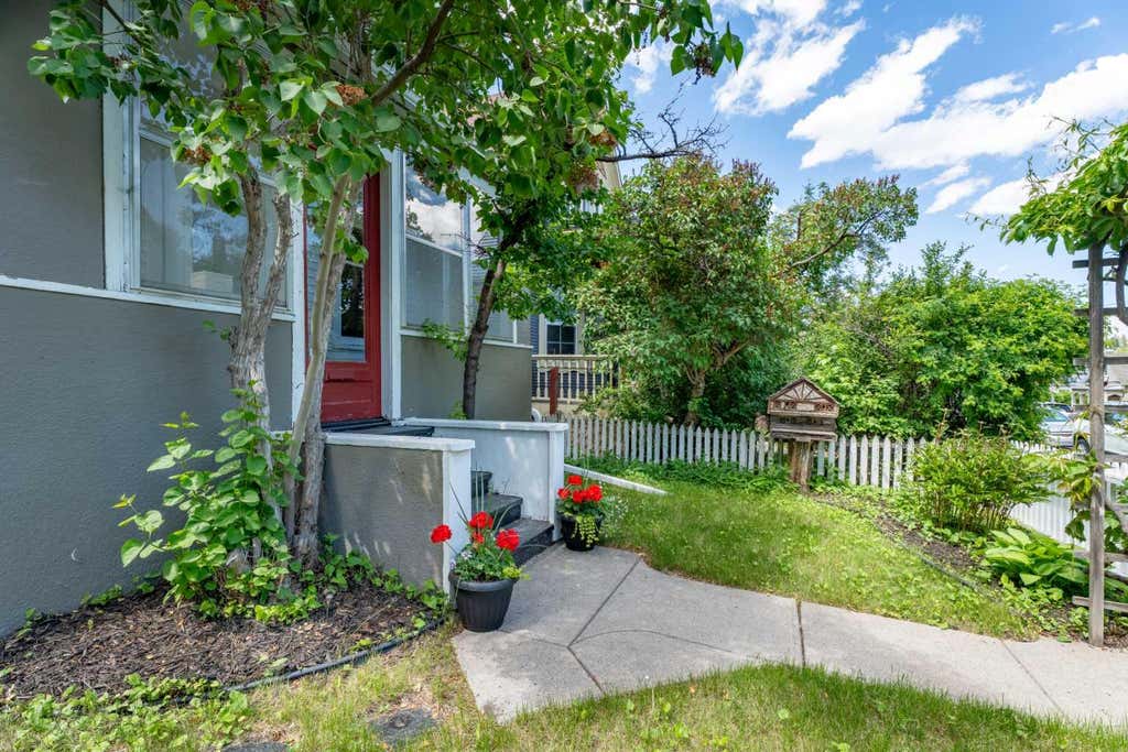Photo of 213 7A Street NE, Calgary, AB T2E 4E7 (MLS # A2318019)