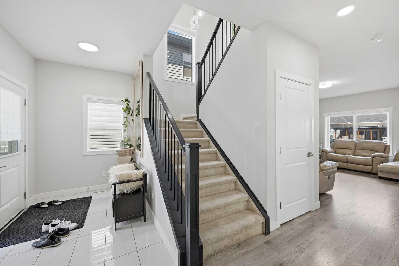 82 Legacy Glen Terrace SE