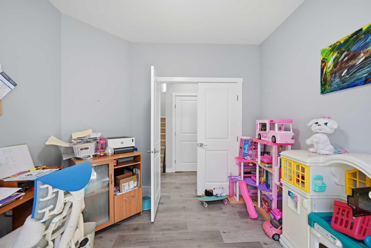 82 Legacy Glen Terrace SE