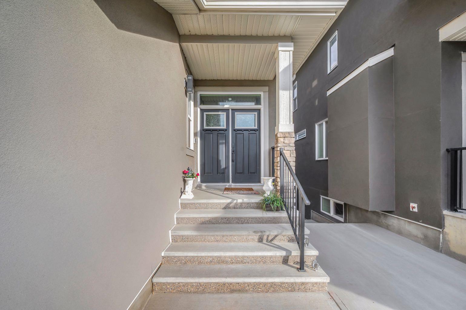 459 Savanna Way NE