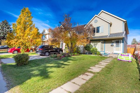 78 Queen Anne Close SE Calgary AB T2J 6E5