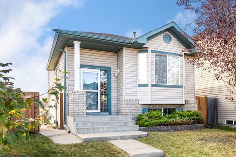 39 Saddlemont Manor NE Calgary AB T3J 4Z5
