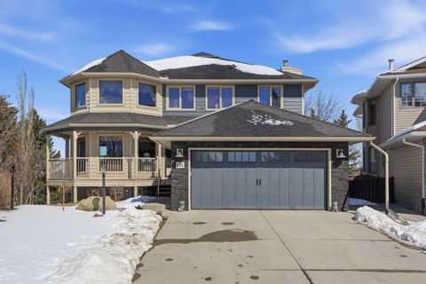 Photo of 131 Edgebrook Circle NW, Calgary, AB T3A 5A4 (MLS # A2299171)