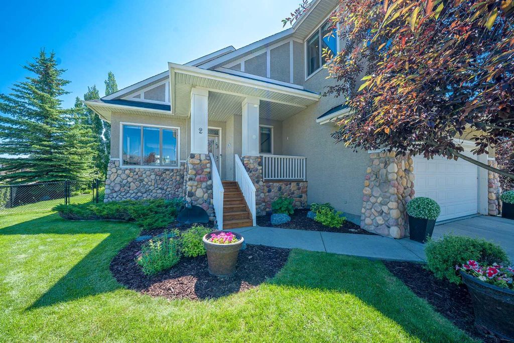 Photo of 2 Discovery Ridge Heights SW, Calgary, AB T3H 5T1 (MLS # A2327114)