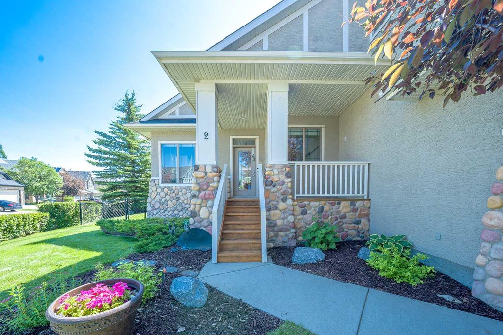 Photo of 2 Discovery Ridge Heights SW, Calgary, AB T3H 5T1 (MLS # A2327114)