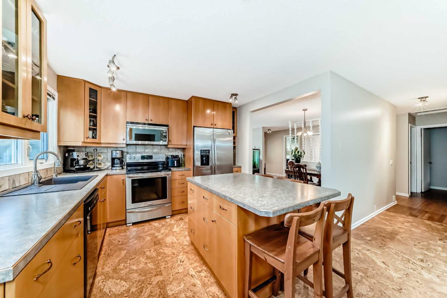 308 Cannington Place SW