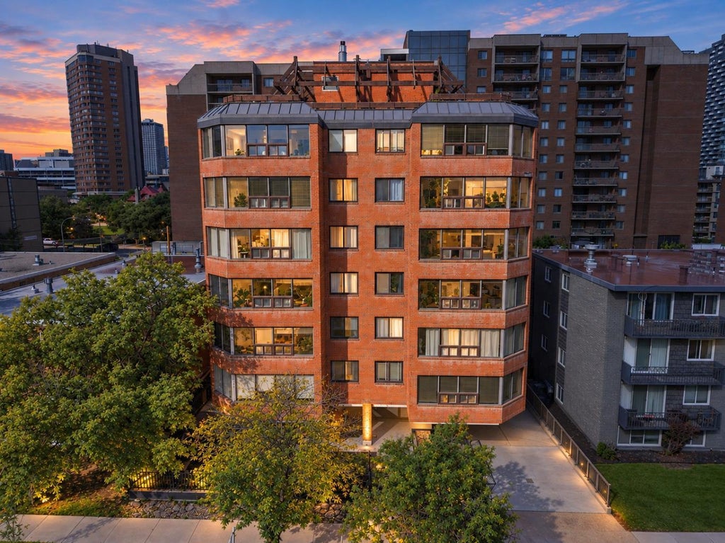 Photo of 626 15 Avenue SW #301, Calgary, AB T2R 0R5 (MLS # A2346058)