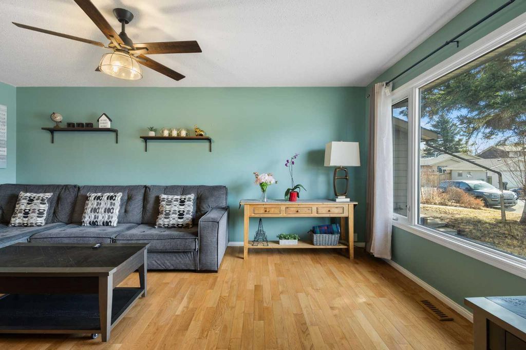 Photo of 16 Midridge Gardens SE, Calgary, AB T2X 1C3 (MLS # A2295535)