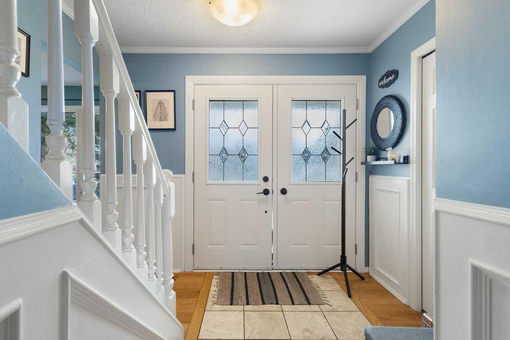 Photo of 16 Midridge Gardens SE, Calgary, AB T2X 1C3 (MLS # A2295535)