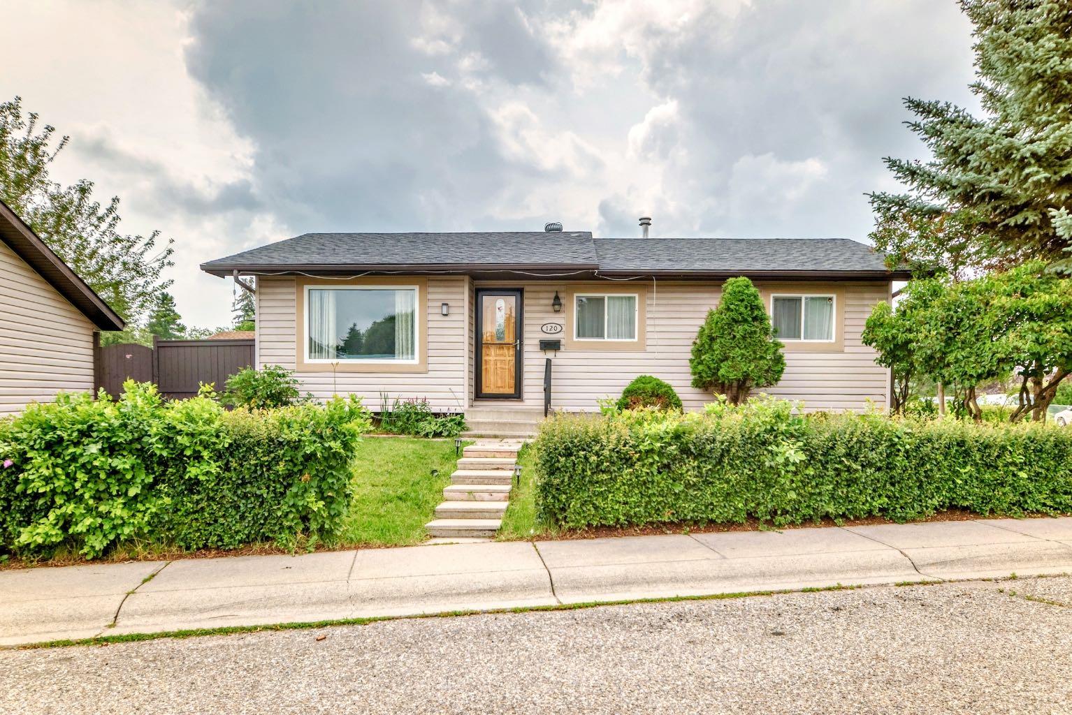 120 Pinegreen Close NE