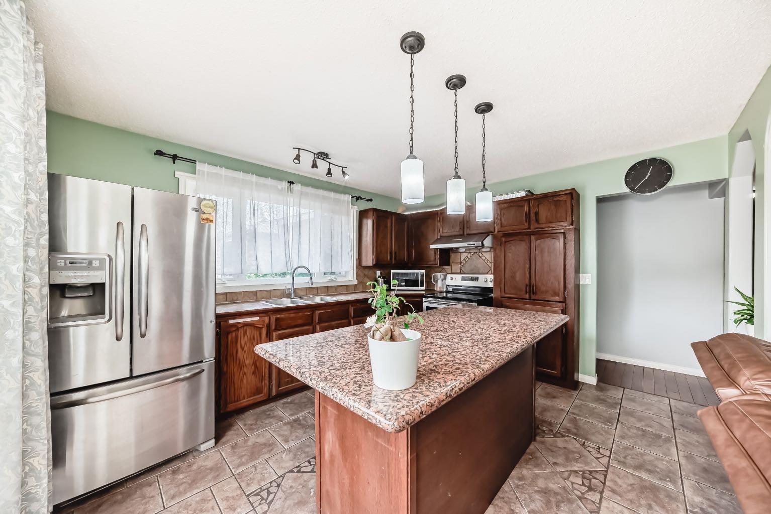 120 Pinegreen Close NE
