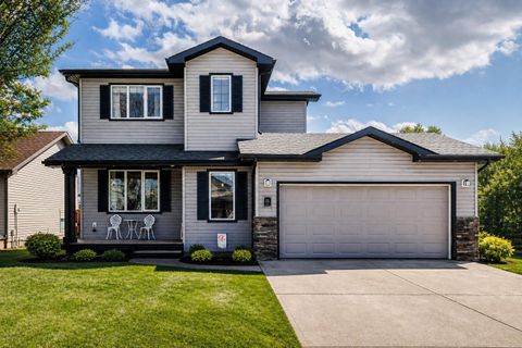 Photo of 15 Skara Brae Close, Carstairs, AB T0M 0N0 (MLS # A2322937)