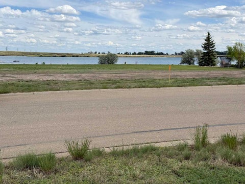 Photo of 27 Kingfisher Estates, Lake Newell Resort, AB T1R 1C5 (MLS # A2319385)