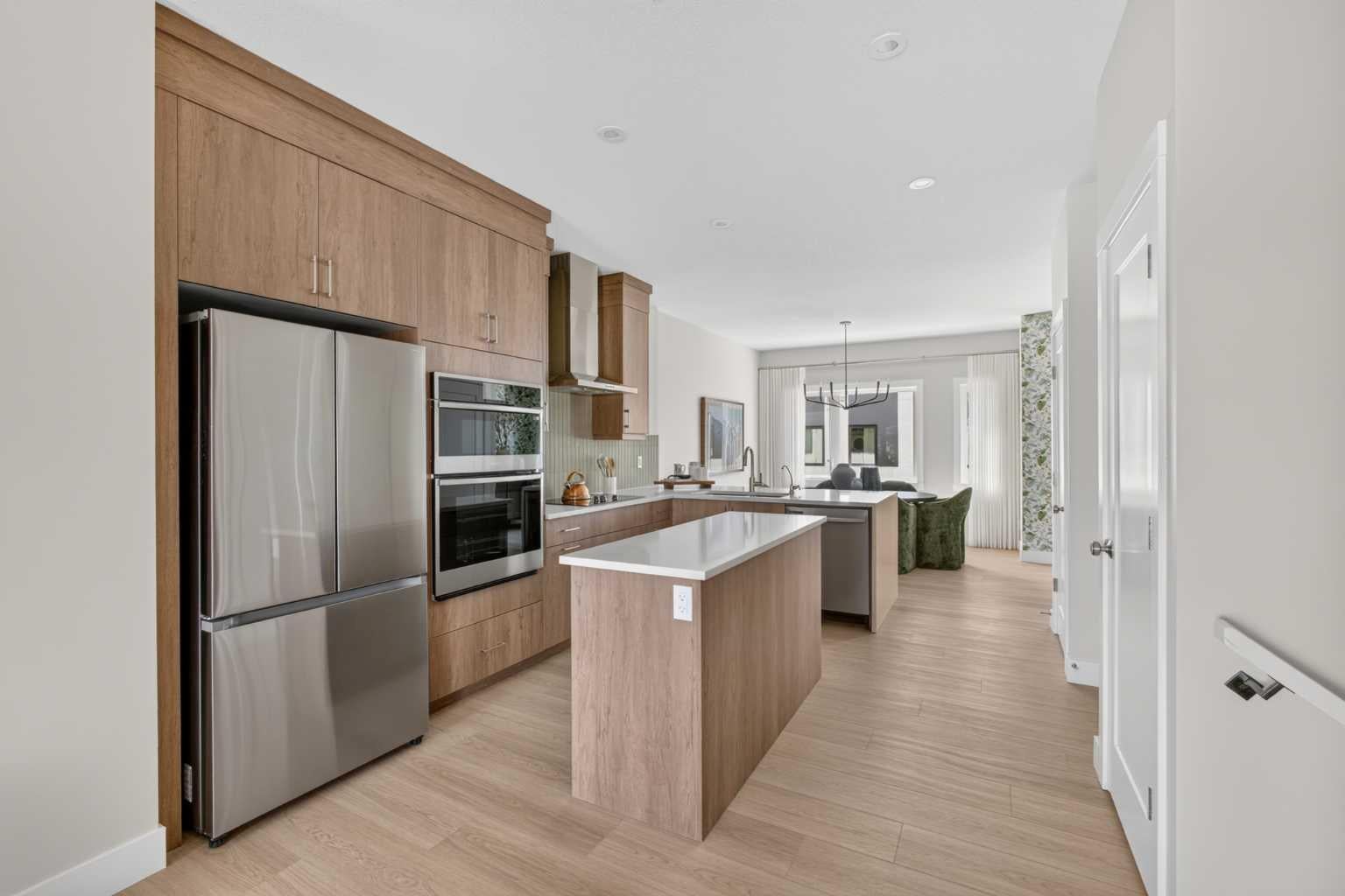 712 Sovereign Common SW