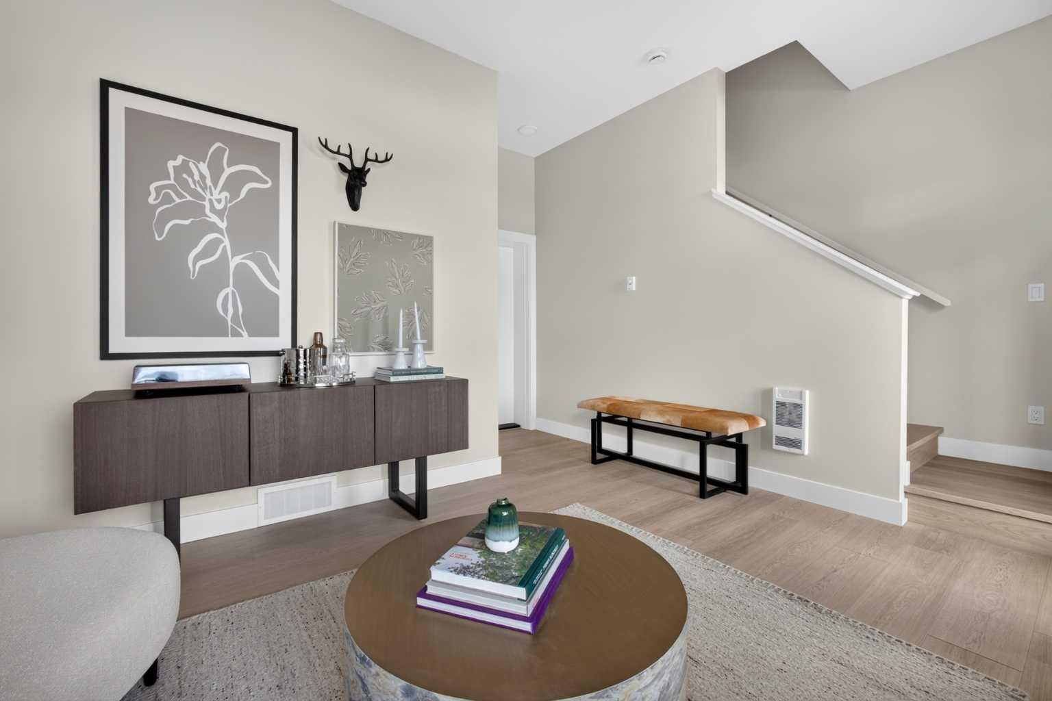712 Sovereign Common SW