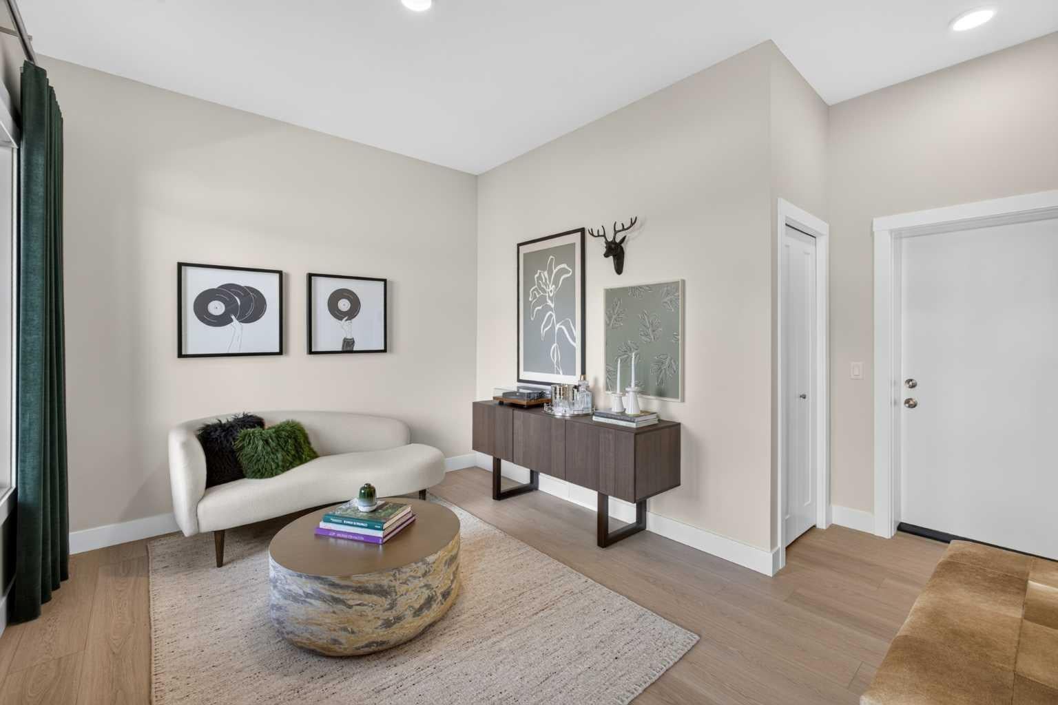 712 Sovereign Common SW