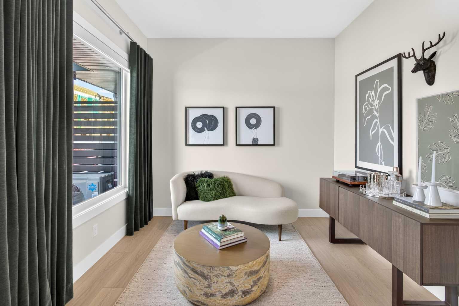 712 Sovereign Common SW