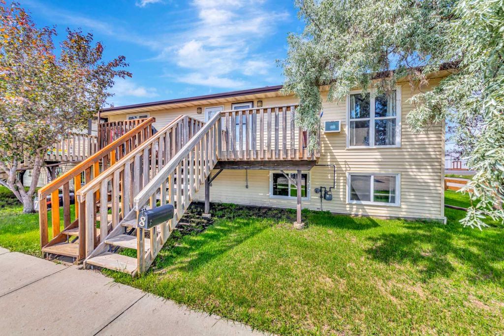 Photo of 5219 57 Street #8, Lloydminster, AB T9V 0V4 (MLS # A2324021)
