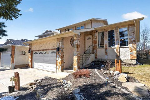 Photo of 31 Edgepark Way NW, Calgary, AB T3A 4G7 (MLS # A2304025)