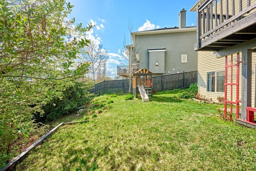 Photo of 132 Somercrest Close SW, Calgary, AB T2Y 3H8 (MLS # A2310237)