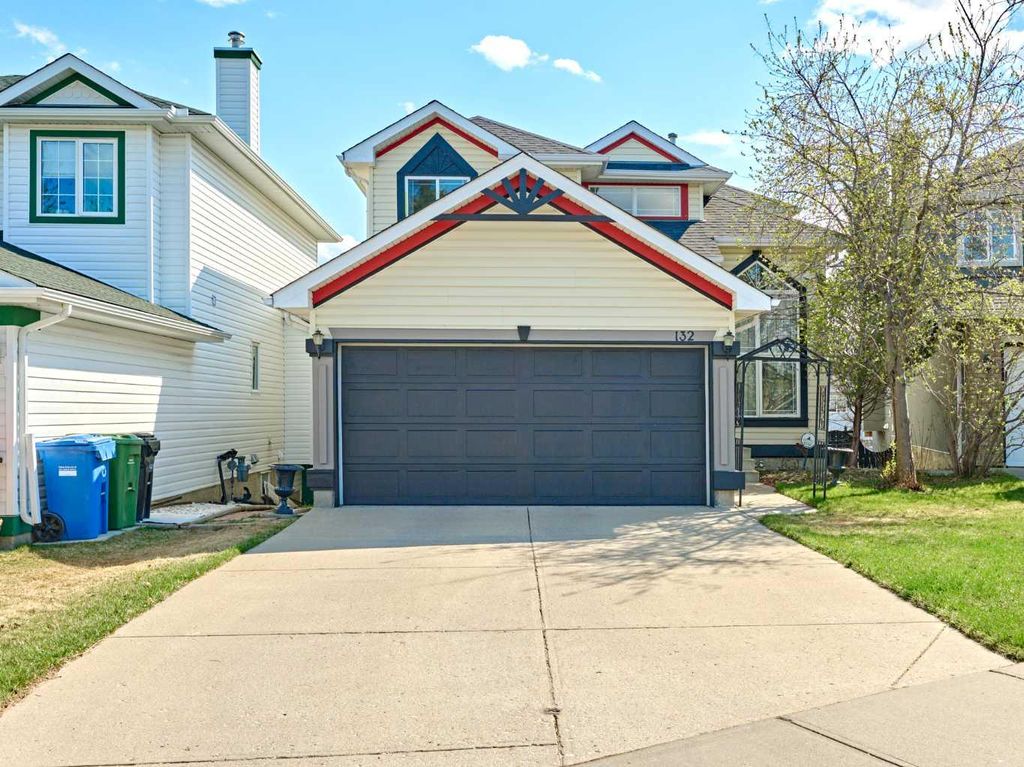 Photo of 132 Somercrest Close SW, Calgary, AB T2Y 3H8 (MLS # A2310237)