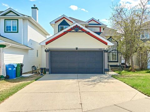 Photo of 132 Somercrest Close SW, Calgary, AB T2Y 3H8 (MLS # A2310237)