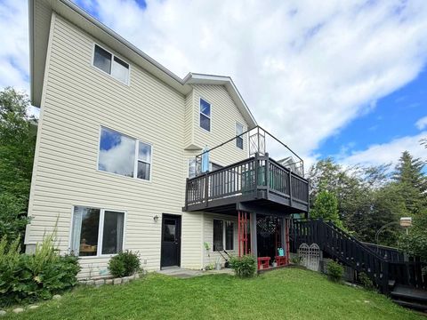 Photo of 132 Somercrest Close SW, Calgary, AB T2Y 3H8 (MLS # A2310237)