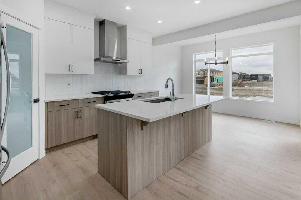 370 Corner Glen Way NE